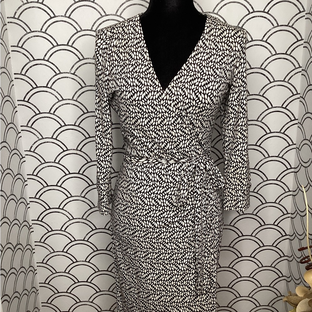 Felicity & Coco Elegant Black and White Patterned  Wrap Dress| Size Small